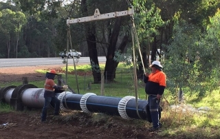 Support for laying a pipe in a case