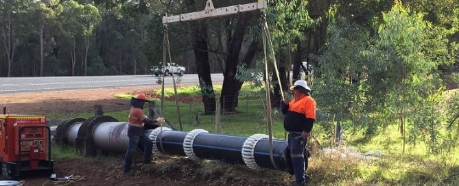 Sokongan untuk meletakkan paip dalam kes